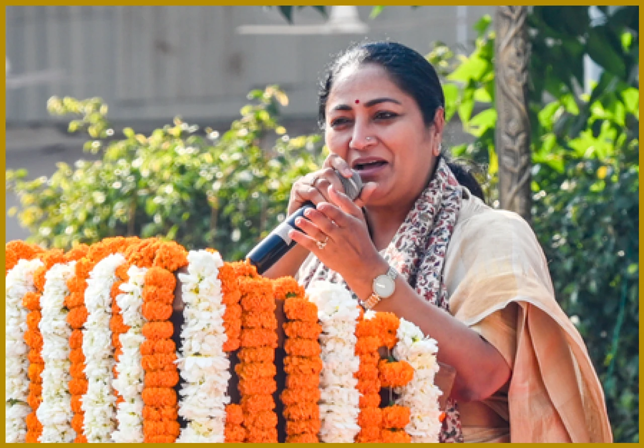 Delhi Metros Anti-Pollution Efforts Praised by Chief Minister Rekha Gupta