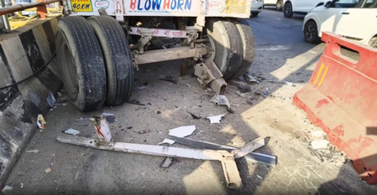 Fatal Collision on NH-9 Claims Two Lives in Delhi