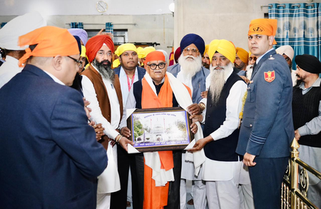 Governor Kataria Visits Historic Gurudwara in Khadoor Sahib