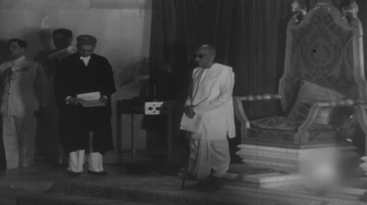 Modi Unveils Rajagopalachari Statue at Rashtrapati Bhavan Modi Unveils Rajagopalachari Statue at Rashtrapati Bhavan