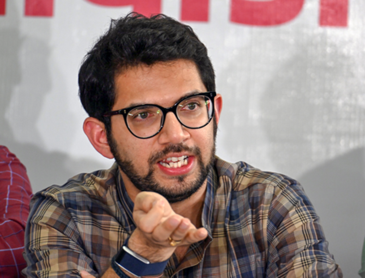 Mumbai Mayor Focuses on Bangladesh Issues, Ignoring Local Concerns: Aditya Thackeray Mumbai Mayor Focuses on Bangladesh Issues, Ignoring Local Concerns: Aditya Thackeray