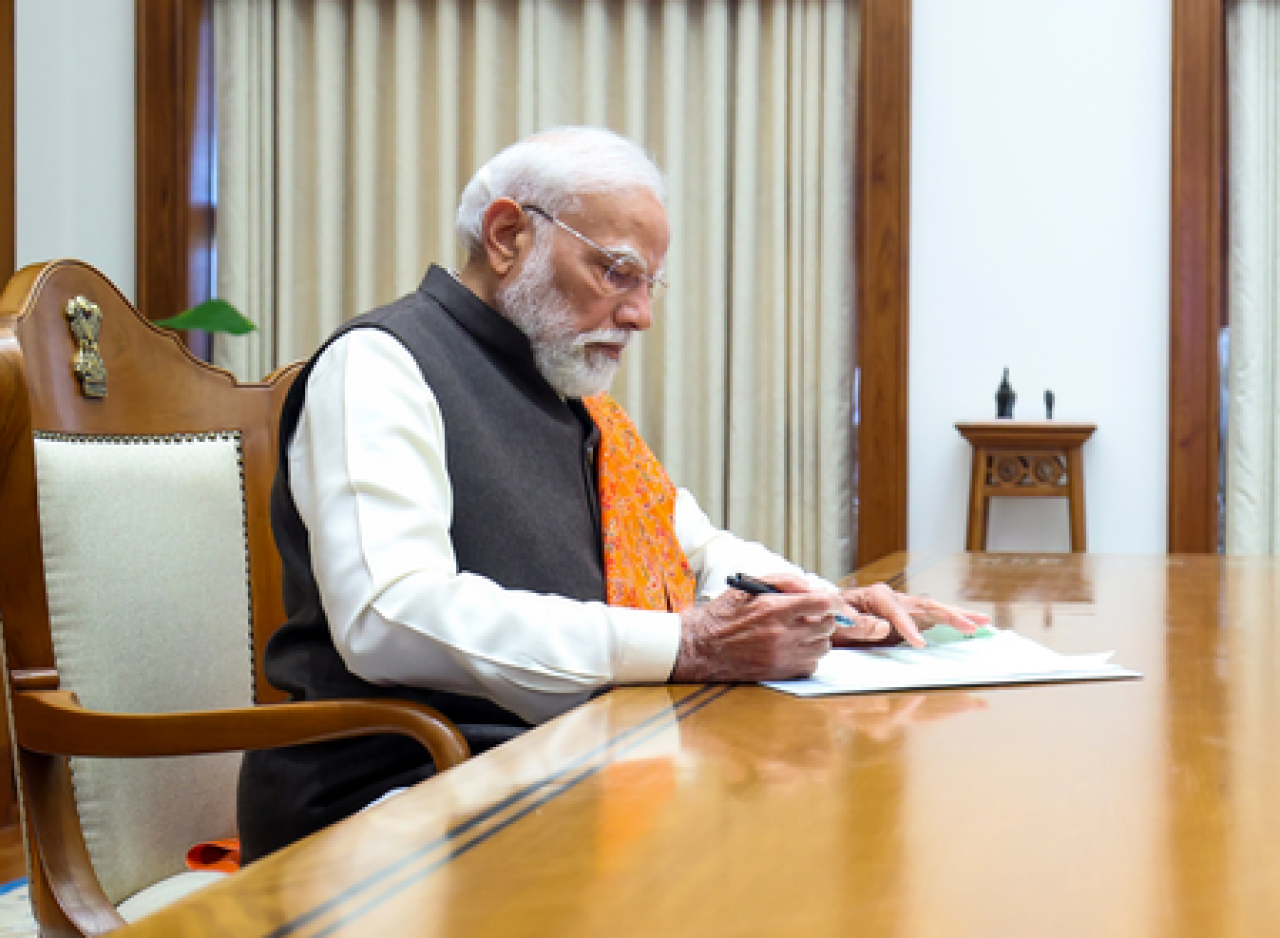 Nitin Gadkari Thanks PM Modi for PM Relief Scheme Nitin Gadkari Thanks PM Modi for PM Relief Scheme